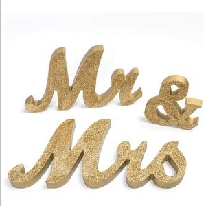 Mr and Mrs table decoration
